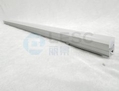 為什么線條燈硅膠燈罩擠出時要噴油？